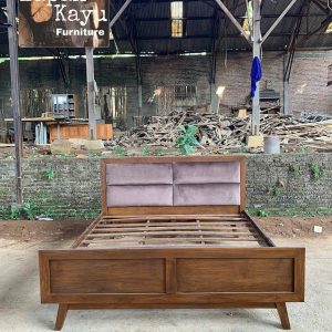 Minimalist Bed Beludru