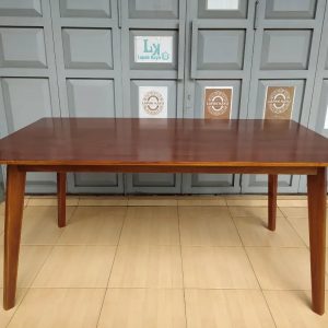 Dining Table Tiwis