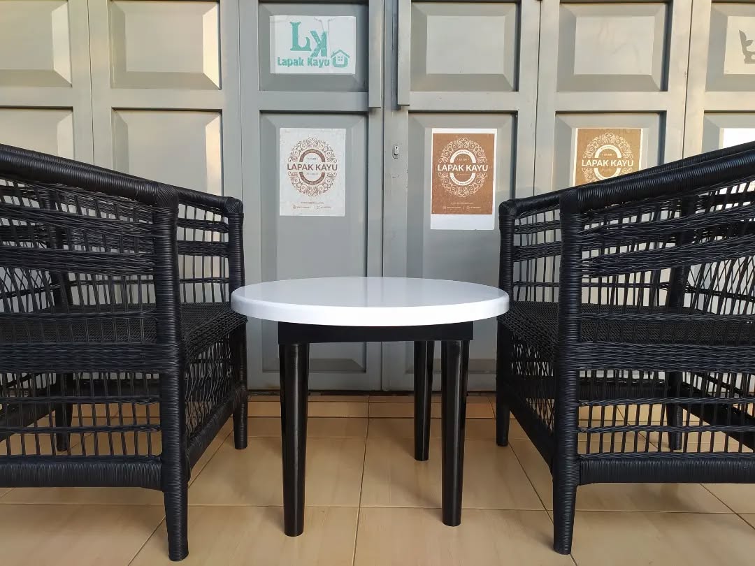 Set Table & Rattan Chair Black Yosi - Image 3