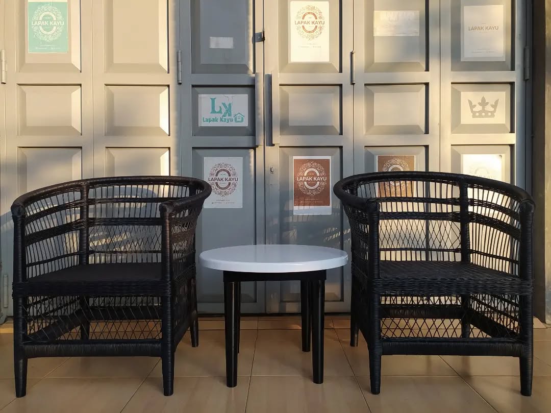 Set Table & Rattan Chair Black Yosi - Image 4