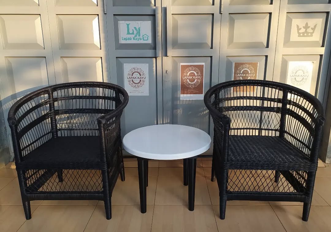 Set Table & Rattan Chair Black Yosi