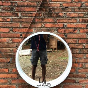 White Round Mirror